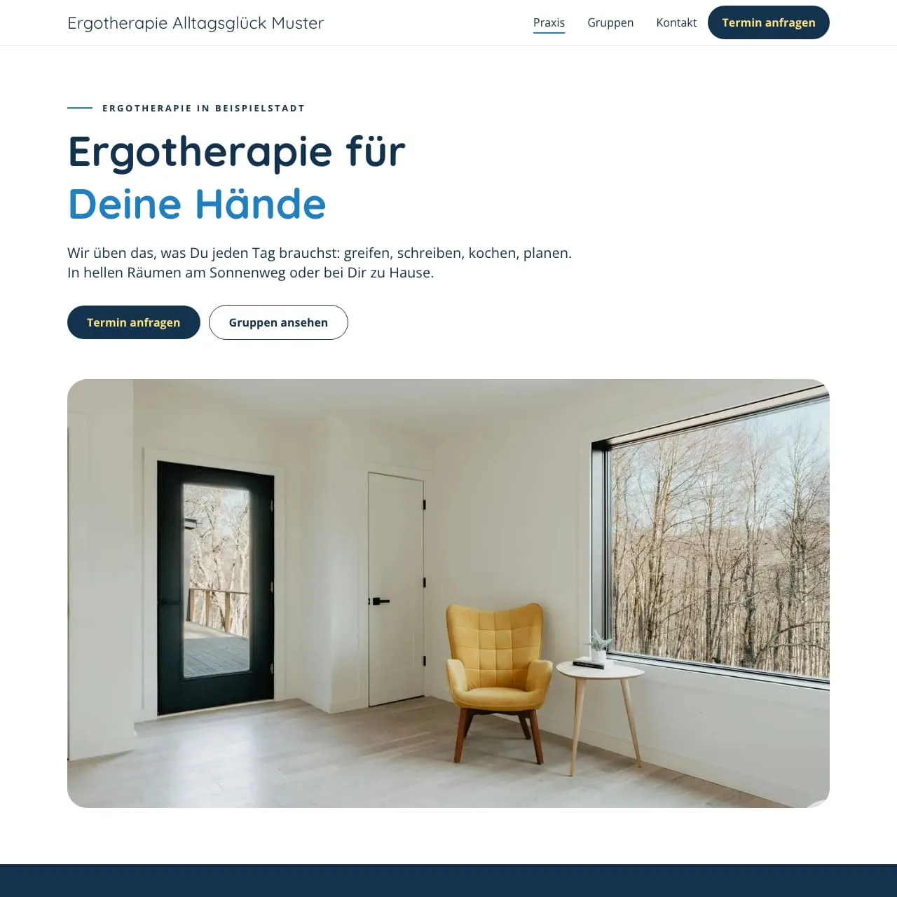 Startseite von Ergotherapie Alltagsglück Muster in Sonnengelb und Nachtblau am Rechner